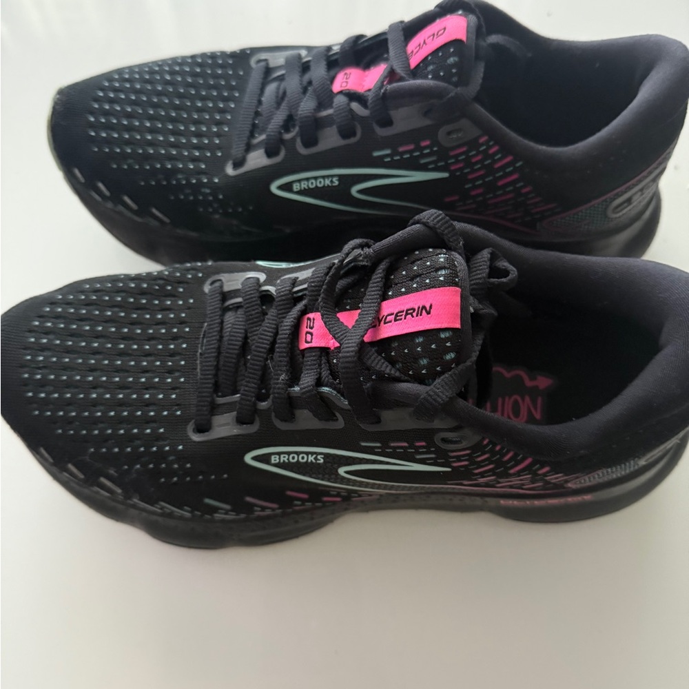 Brooks Glycerin 20 Woman’s athletic shoe